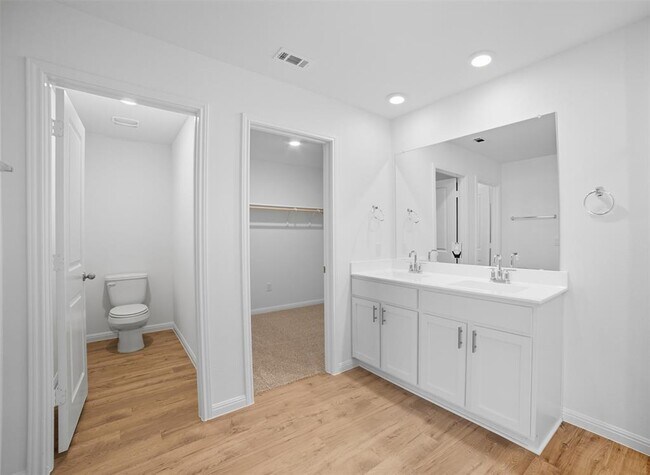 Building Photo - 445 Mustang Dr