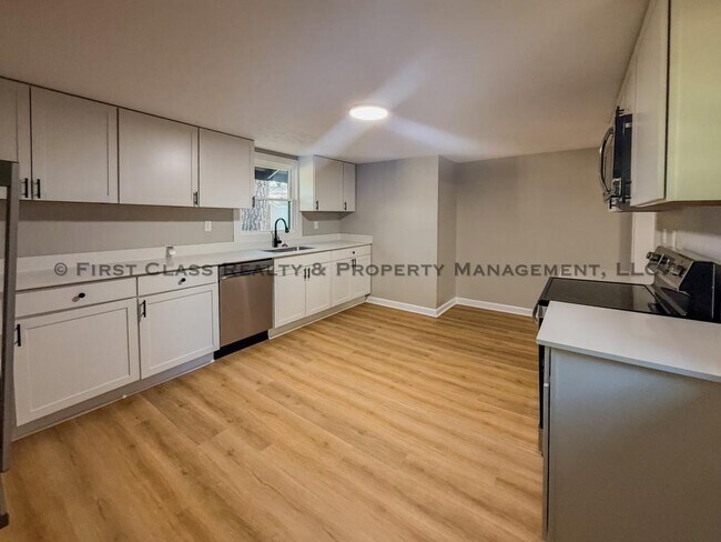 Building Photo - 1108 Henderson Ave