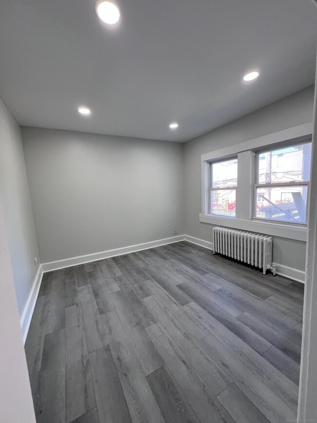 Building Photo - 81 Jetland St