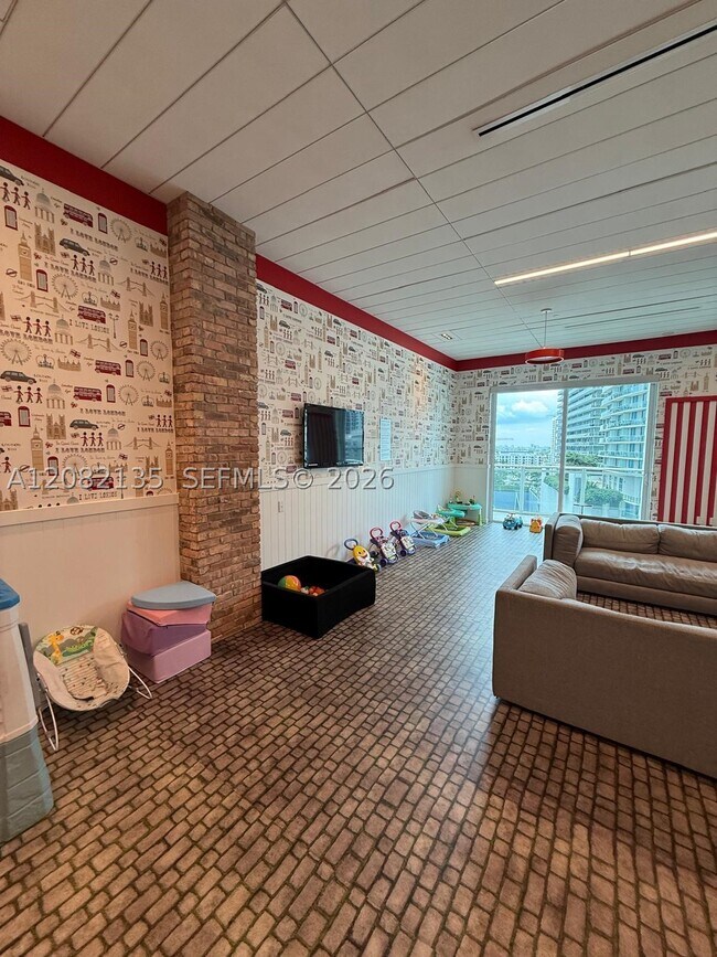 Building Photo - 1080 Brickell Ave