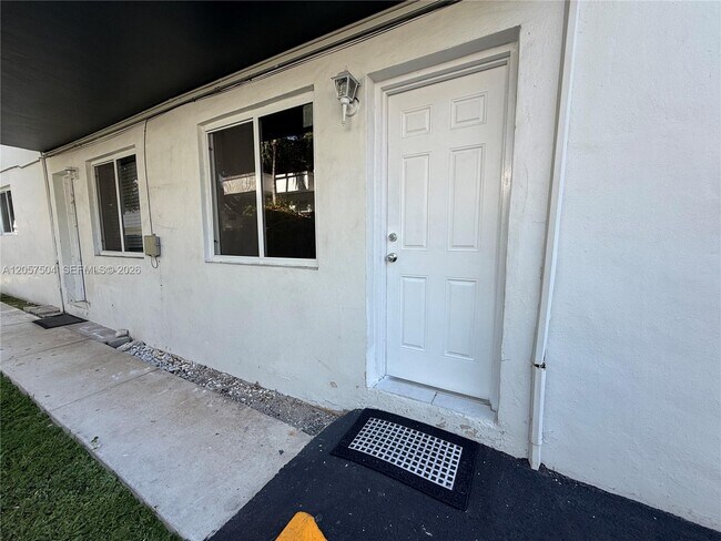 Building Photo - 1860 SW 22nd St