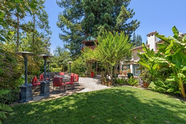 Building Photo - Mediterranean Beauty in Crescent Park – 5B...