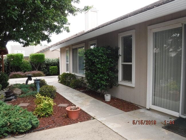 Building Photo - 1335 Meadowlark Way