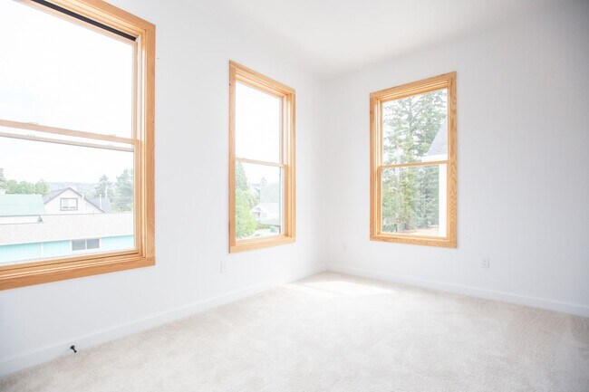Building Photo - *** 3 Bedroom New Build In SE ! ONE MONTH ...