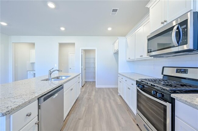 Building Photo - 303 Eleanora Xing