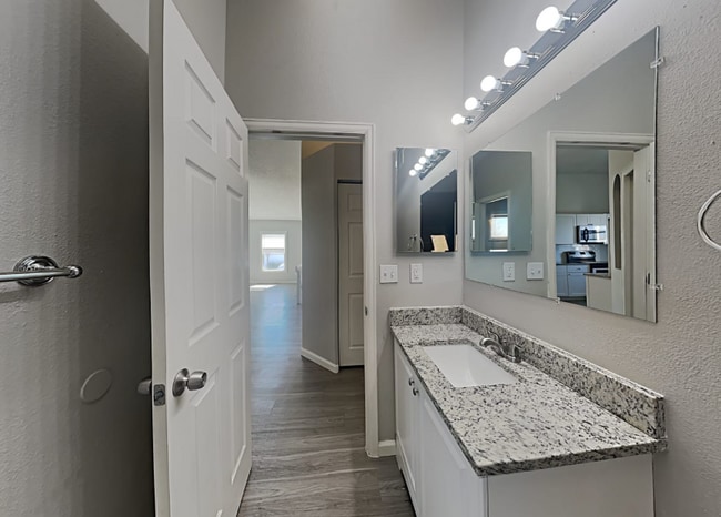 Building Photo - 16633 Blue Mist Cir