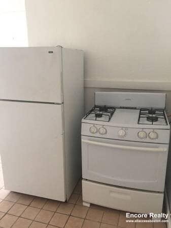 Building Photo - 8 Adella Pl