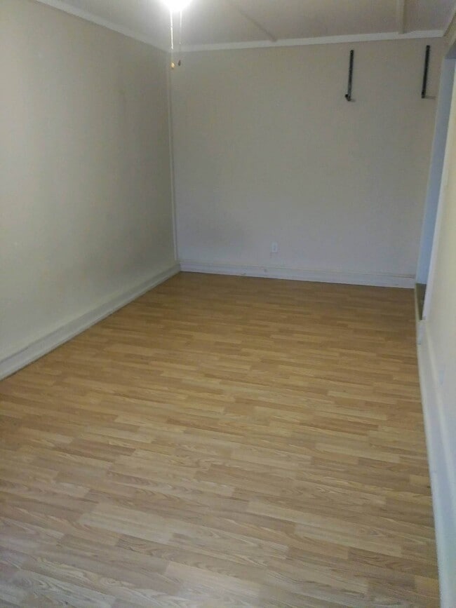 Building Photo - Apartment 09