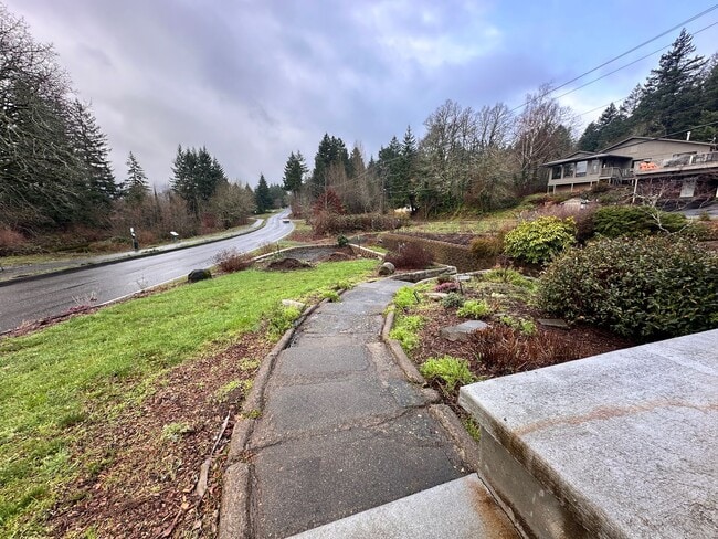 Building Photo - Charming 2-bedroom, 1-bathroom home