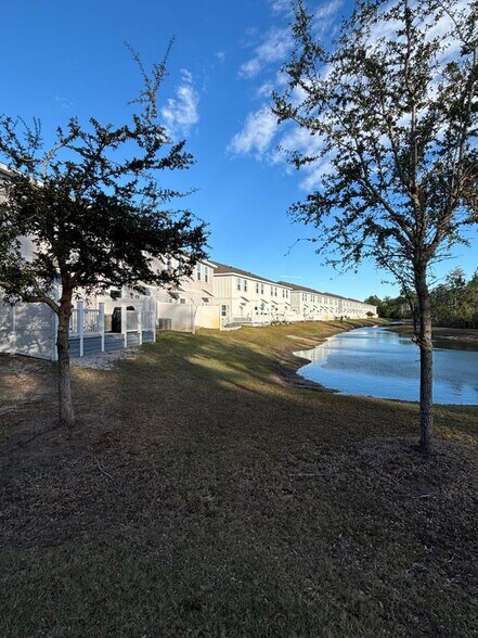 Building Photo - 166 Crossing Ln