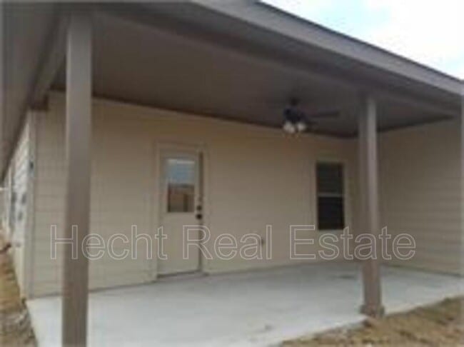 Building Photo - 2556 Pahmeyer Rd