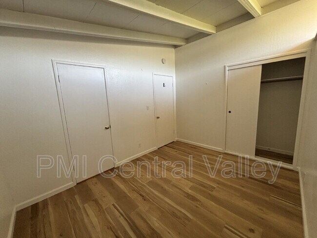 Building Photo - 944 Bridgewood Way