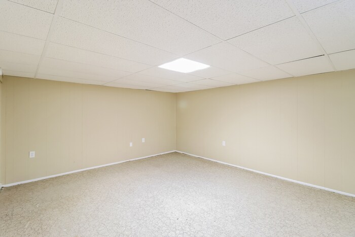 Building Photo - 5348 Dee Alva Dr