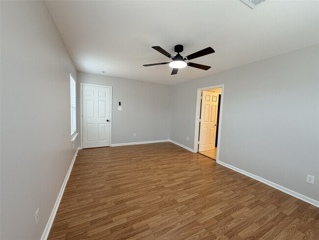 Building Photo - 6407 Waldron Dr