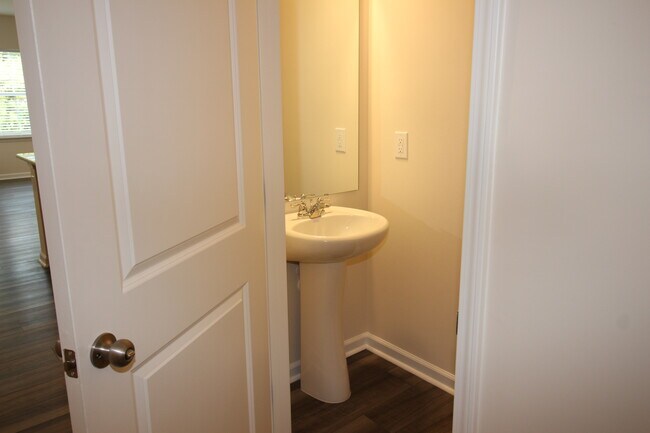 Building Photo - 869 Falls Grove Trl