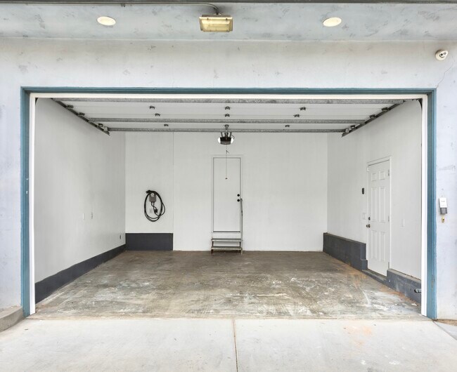Building Photo - 4132 Oregon St