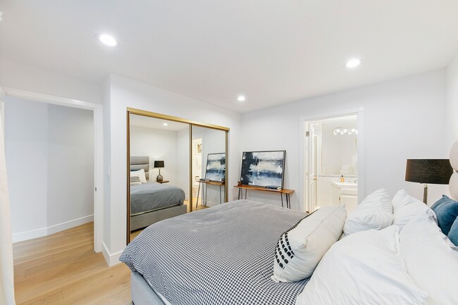 Building Photo - 6502 Dume Dr