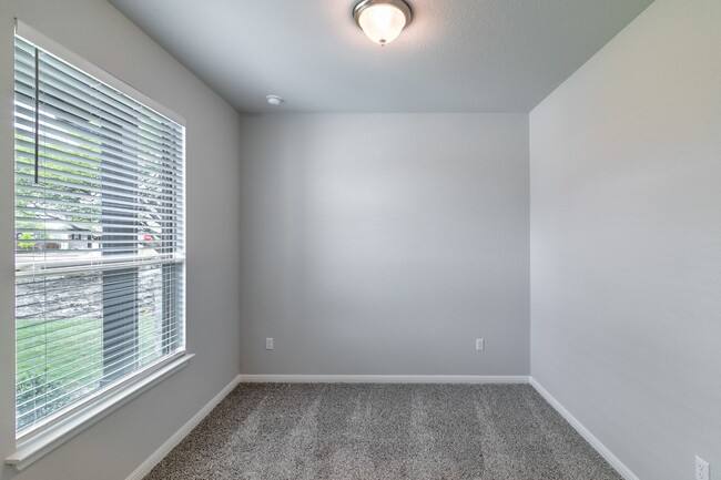 Building Photo - 124 Driftwood Hills Way