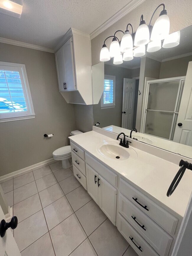 Building Photo - Amazing Midway ISD Home