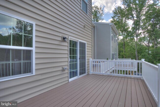 Building Photo - 2506 EMBER Ln