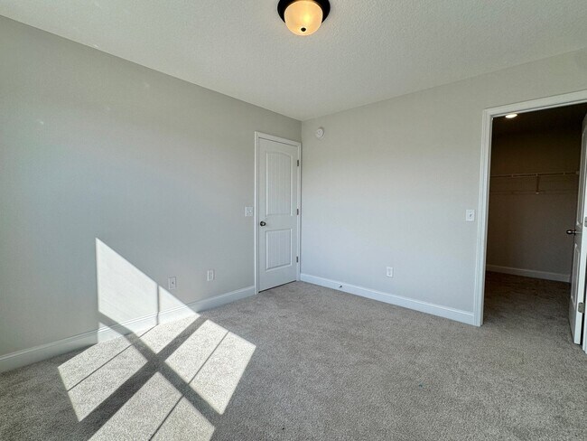 Building Photo - AVAILABLE OCTOBER 2025 [PET FRIENDLY]