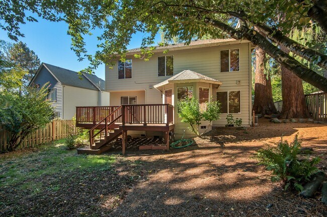 Building Photo - Beautiful cul-de-sac home, with fenced in yard