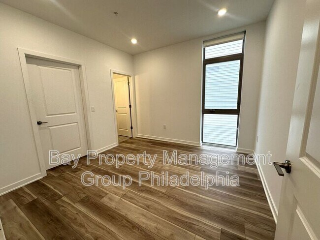 Building Photo - 2702 Frankford Ave