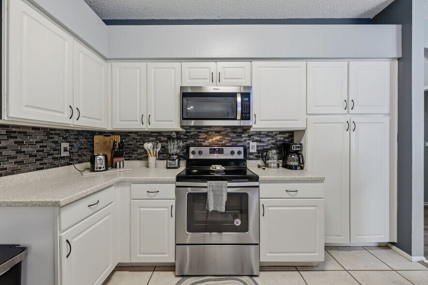 Building Photo - 11509 Glenmont Dr