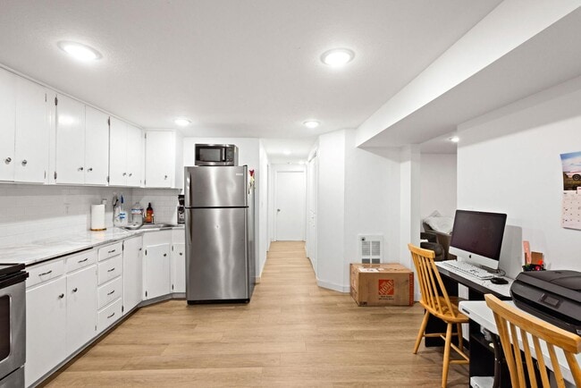 Building Photo - 204 Dove Ave