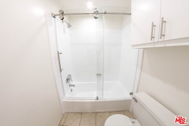 Building Photo - 7758 W 91st St