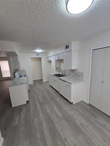 Building Photo - 1402 Frio Ln