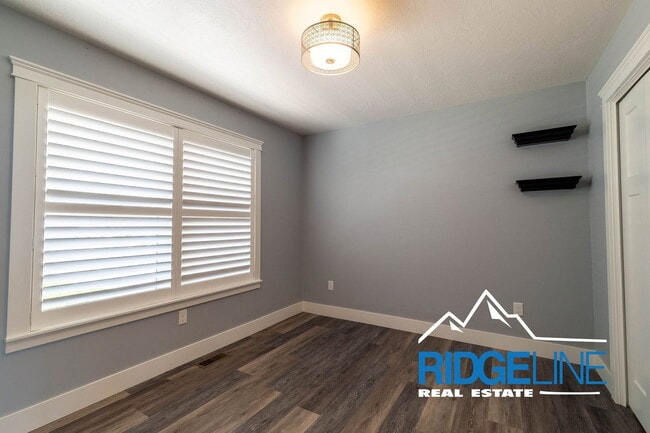 Building Photo - 109 Choteau Ave NE