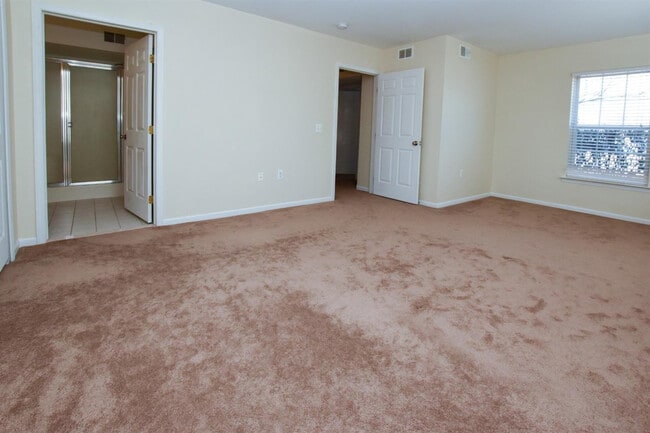 Building Photo - 2790 S Knightsbridge Cir