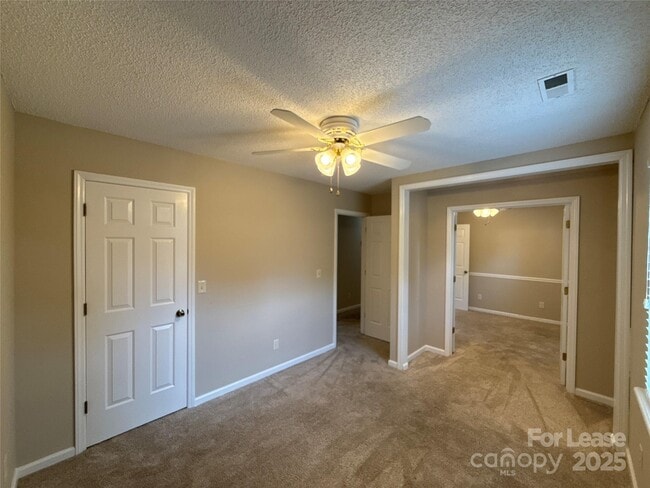 Building Photo - 517 Iverson Way
