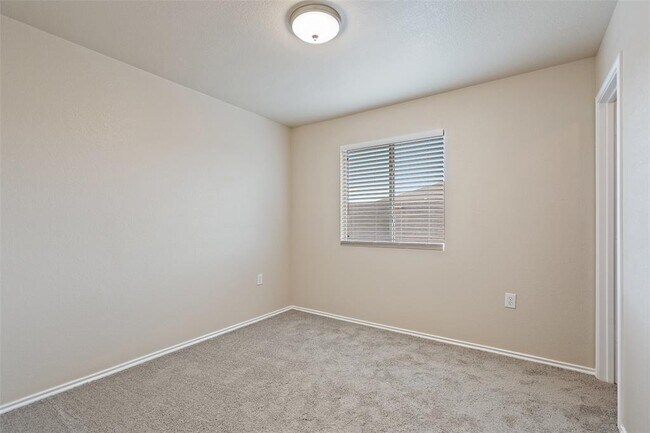 Building Photo - 1617 Anise Dr
