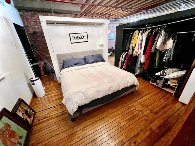 Building Photo - 711 S Dearborn St