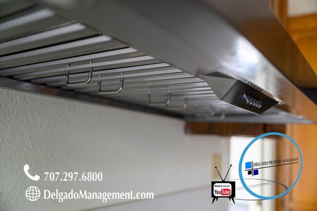 Building Photo - Gorgeous Glen Cove 4 bedroom home.