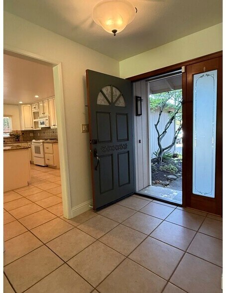Building Photo - 5753 Reynaud Ct