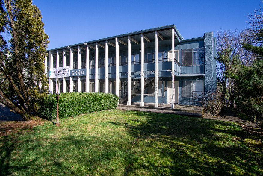 Building Photo - Milwaukie Avenue Apartments