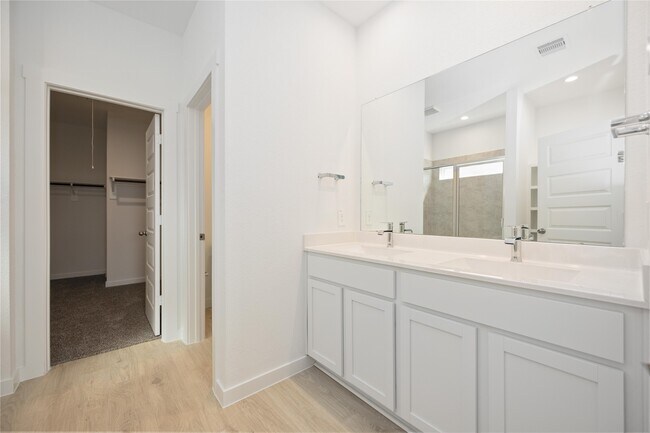 Building Photo - 31622 Farlam Farms Trl