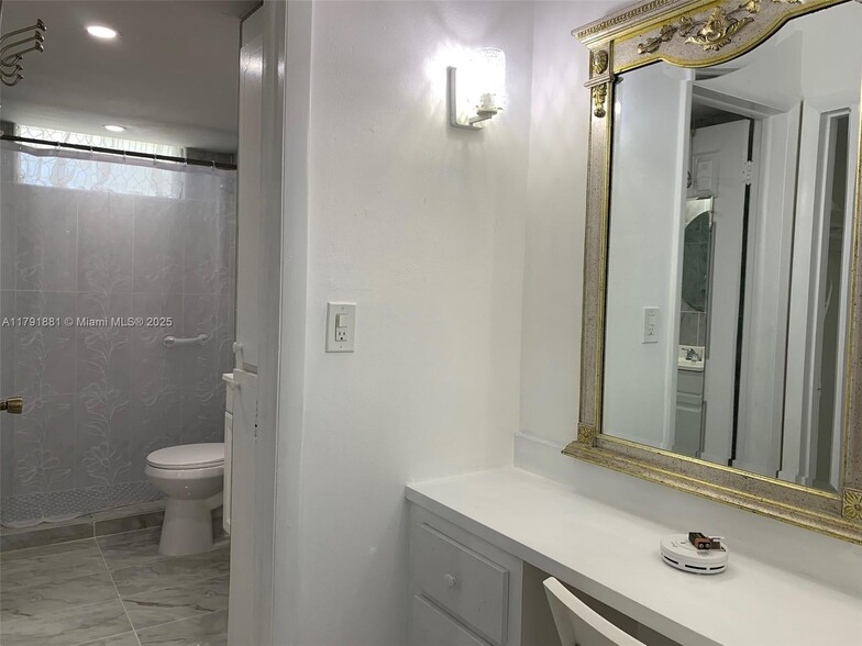 Building Photo - 2859 Leonard Dr