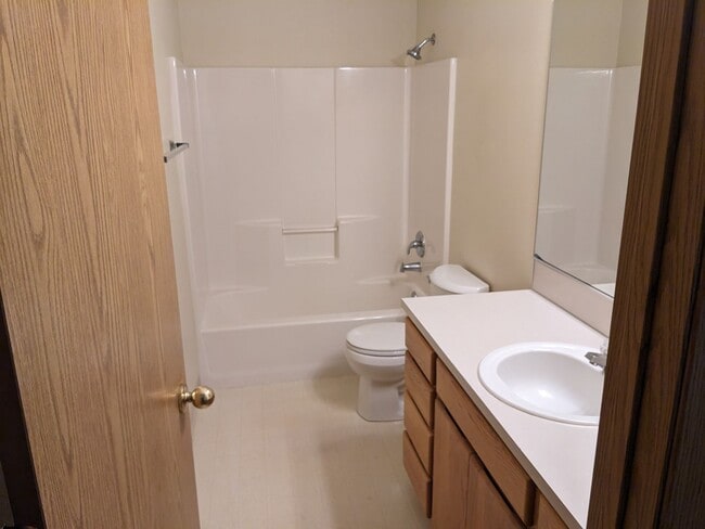 Building Photo - 3 Bedroom home