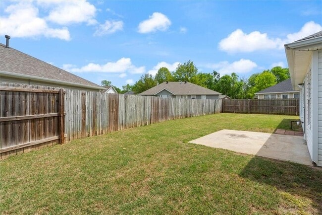 Building Photo - 1662 S Tally Ho Dr