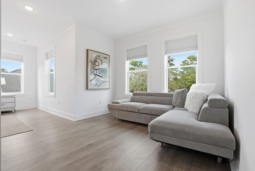 Building Photo - 120 Dune Dr