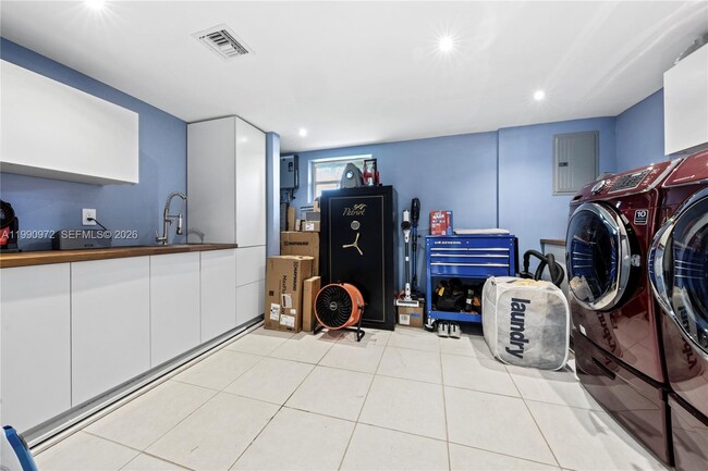 Building Photo - 217 E Acre Dr