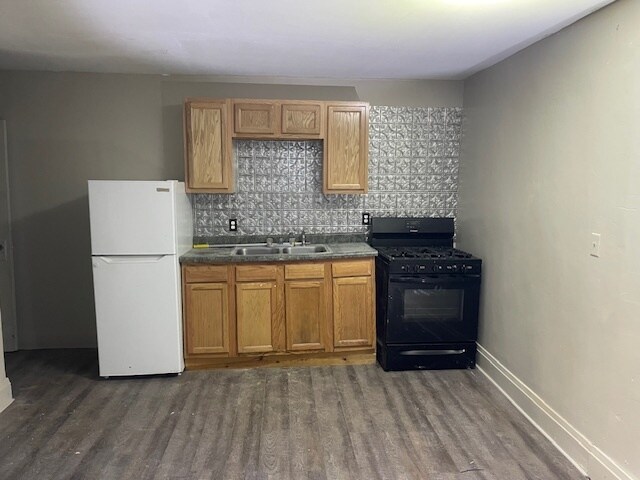 Building Photo - 108 Miller St