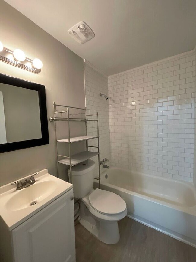 Building Photo - Townhomes at Humboldt Place- Fully renovated and move in ready 2 bedroom unit!