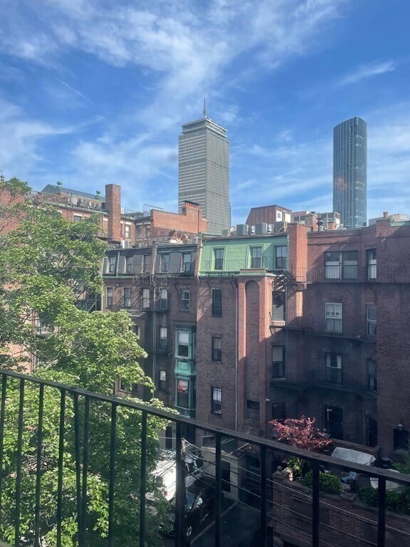 Building Photo - 400 Marlborough St