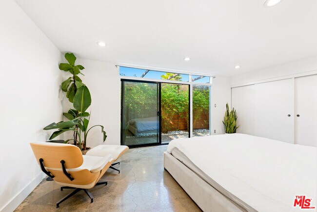 Building Photo - 3744 Cody Rd