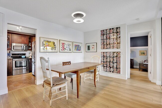 Building Photo - 2850 Carambola Cir S